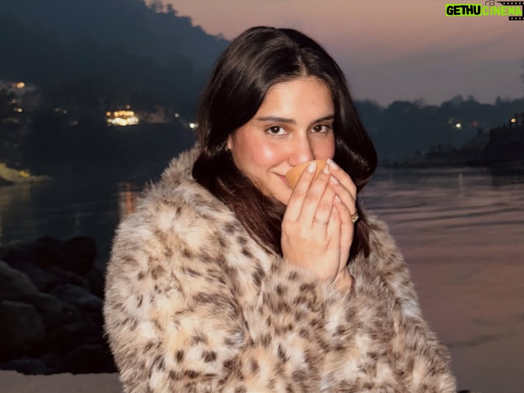 Gia Gupta - 16.1K Likes - shayad sab itna simple hi tha hamesha se?