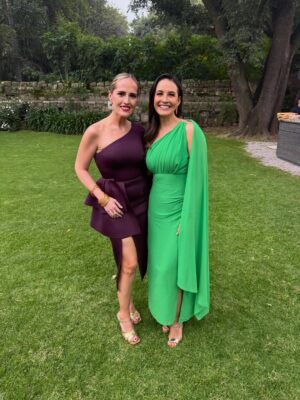 Gina Holguín Instagram - 14 años juntas.
Mañanas infinitas, risas, bromas, confidencias, bodas, showers, hijos, crecimiento, muchos años compartidos.
Hoy te vas y te voy a extrañar mucho!
Recuerda siempre que eres guapísima, talentosa, gran mamá, hija, esposa, amiga, un alma blanca y buena.
Yo me quedo con el privilegio de haber caminado contigo una parte enorme de mi vida!
Gracias por tanto, mi Ginísh 🩷🧡 te quiero @georginahol