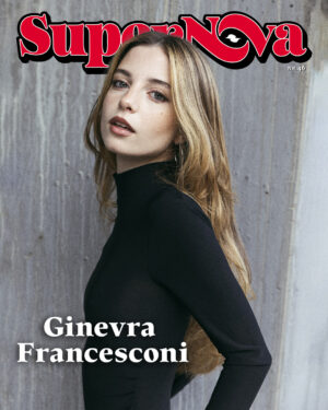 Ginevra Francesconi Instagram - Quando si capisce di essere diventati adulti?
«È una consapevolezza che arriva piano piano. Si capisce quando senti più responsabilità, più controllo sulla tua vita. E non ti senti più giustificata per gli errori che commetti. Diventi adulta quando sei più onesta con te stessa».

Che cosa ti manca della tua infanzia?
«Mi manca, forse, l’idealizzazione del futuro. Era una bella sensazione».

Che cos’è, secondo te, il talento?
«A volte il talento può essere confuso con l’ambizione e la tenacia. E invece il talento è una cosa pura, non pensata, non mediata. Che non richiede sforzo, che c’è e basta. Per questo è importante bilanciarlo con lo studio e la preparazione. Il talento, se non viene scoperto e coltivato, rischia di andare sprecato».

Perché alla fine hai deciso di abbracciare completamente la recitazione?
«Fino a poco tempo fa, pensavo di non aver mai deciso, non davvero, di recitare. È quello che ho sempre fatto, fin da piccola. Per me è normale. E invece riflettendoci andare avanti su questo percorso e continuare a recitare sono scelte. Il cinema è stata l’unica costante nella mia vita. Ho provato varie cose: conservatorio, musica; sport. Ho deciso, e decido, ogni giorno».

Non c’è il rischio di rimanere sospesi, così?
«Non penso. Io mi trovo estremamente a mio agio in questo ruolo; non ti nascondo che un giorno mi piacerebbe passare dietro la macchina da presa. Ma non è un piano B, è un’evoluzione naturale del mio percorso».

Ti capita di prendere appunti?
«Lo faccio quasi ogni giorno. O scrivo o disegno. Soprattutto capita la sera. Scrivo quello che provo. Di solito, lo faccio quando sono arrabbiata o triste».

Succede spesso?
«Succede il giusto».

Dove sta, allora, la felicità?
«Non lo so... La felicità arriva all’improvviso, a volte in modo completamente inaspettato. Sta dentro di noi, nella nostra testa. In attesa».

E noi che cosa possiamo fare?
«Dobbiamo essere pazienti. E viverla fino in fondo quando arriva. Anche se dura pochissimo».

La nuova ospite di Supernova è Ginevra Francesconi (@ginevra.francesconi).
Trovate il link dell'intervista in bio e nelle storie.

Grafica: Manuel Bruno (@brrunomarrone).
Foto: Erica Fava (@ericafava).