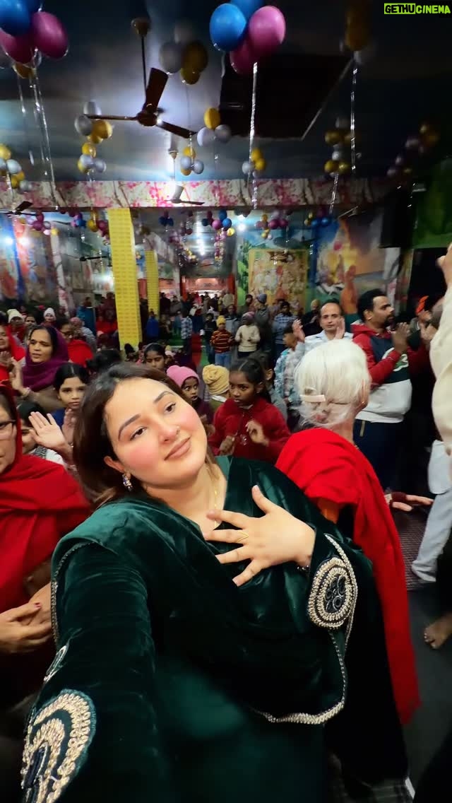 Ginni Soni - 39K Likes - Jai babe di..🥹❤️🙏🏻 

#jaibabedi #satsung #bababalaknathji #ludhiana #punjab