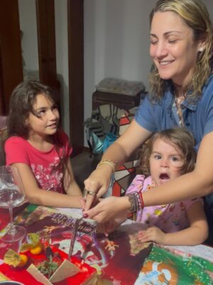 Gioia Arismendi Instagram - Feliz Vida a Mi @gioiaarismendi 🎂 Te Amo ❤️ Te Respeto Te Valoro Te Disfruto Te Admiro… Gracias Gracias Gracias 🙏🫶🏻👐🏻🙌🏻👏🏻♥️😍😘🥰
.
Gracias Gracias Gracias a toda mi Familia ♥️ y amigos que me acompañaron estuvieron conmigo me cantaron cumple y comieron de los ricos pasteles y tortas para celebrar 🥳 y a todos los que estuvieron presente 💝 aunque no estemos físicamente juntos siempre siento su amor genuino!!! ⭐️😘😍♥️
.
Gracias Gracias Gracias 👐🏻🙌🏻🫶🏻 a todos los quiero!!! Y me quiero y me Amo Infinito ♾️ porque #yosignifico #iamenough #yosoy #soham #iam Gioia Arismendi en Abundancia y Prosperidad rodeada de Éxitos y Amor! Amén!!! 💟☮️🕉️⚛️
.
Feliz Vida a Gioia, Gioita, Giogis, Gio, Yoyanote, Gioiamom, Gioia… Gracias Gracias Gracias por ser todas Gracias por quererme, sostenerme, amarme, estar y ser… Gracias por habitarnos por comprendernos y por seguir siempre creciendo aprendiendo y cultivando lo que más queremos el Amor #amormotordelmundo ♥️🥰😍👏🏻😘⭐️ Congrats baby!!! 
.
#gioiaarismendi 
#bambolabygioia 
#gioiamom #gioiamoms 
#gioiainfinita 
#gioiarte 
#gracias #agradecida #graciasdios #felizvida #felizcumple2026