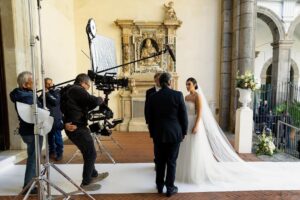 Giorgia Gianetiempo Instagram - Dietro le quinte,dietro le puntate che vedete ogni sera c’è tanto lavoro…soprattutto c’è una squadra incredibile. Produzione,redazione,amministrazione,tecnici,cameraman,fonici,montatori,costumiste,truccatori,parrucchieri lavorano tutti i giorni con passione e determinazione per far sì che questo prodotto sia anche vostro.Anche quando capitano imprevisti, loro sono sempre lì, pronti a risolvere qualunque problema in un nano secondo(non so come,ma vi giuro che è così!). Il divertimento non manca mai e anche quando ci sono delle giornate un po’ più difficili le affrontiamo restando uniti,raramente ho visto un set così e forse è anche questa la nostra forza:l’unione. 
Alla mia seconda famiglia..GRAZIE. VI VOGLIO BENE. 
#unpostoalsole ph: @giuseppedanna_insta