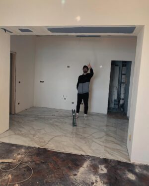Giorgia Gianetiempo Instagram - “Vogliamo svegliarci tutti i giorni con questo panorama,respirare il profumo di mare,bere un bicchiere di vino e chiacchierare fino all’alba con il suono delle onde in sottofondo”
Queste sono le prime cose che abbiamo detto la prima volta che abbiamo visto questa casa e ora piano piano tutto questo si realizzerà.. manca pochissimo🤞🏻🥹