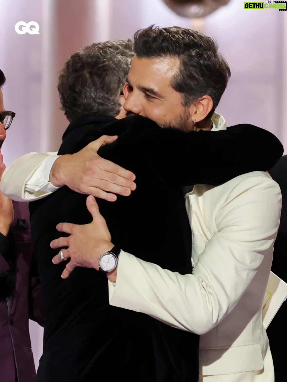 Giovanna Antonelli - 66.5K Likes - Que momento lindo pro Brasil e pro audiovisual brasileiro! Depois de 27 anos, o Golden Globes, de melhor filme e com Wagner levando o prêmio de melhor ator, um ano depois de Fernanda! 🇧🇷✨
Um reconhecimento que fala da expansão do nosso cinema, da força das nossas histórias e do talento que atravessa fronteiras.
O audiovisual brasileiro cresce, se reinventa e ocupa, cada vez mais, o lugar que merece no mundo. 🎬💛