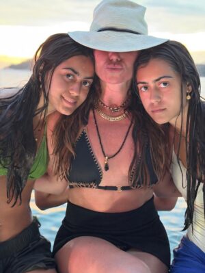 Giovanna Antonelli Instagram - Dias de alegria, paz e amor!!
🌟Simbora #26 !!!!🌟
Thanks @airbnb
#airbnbpartner