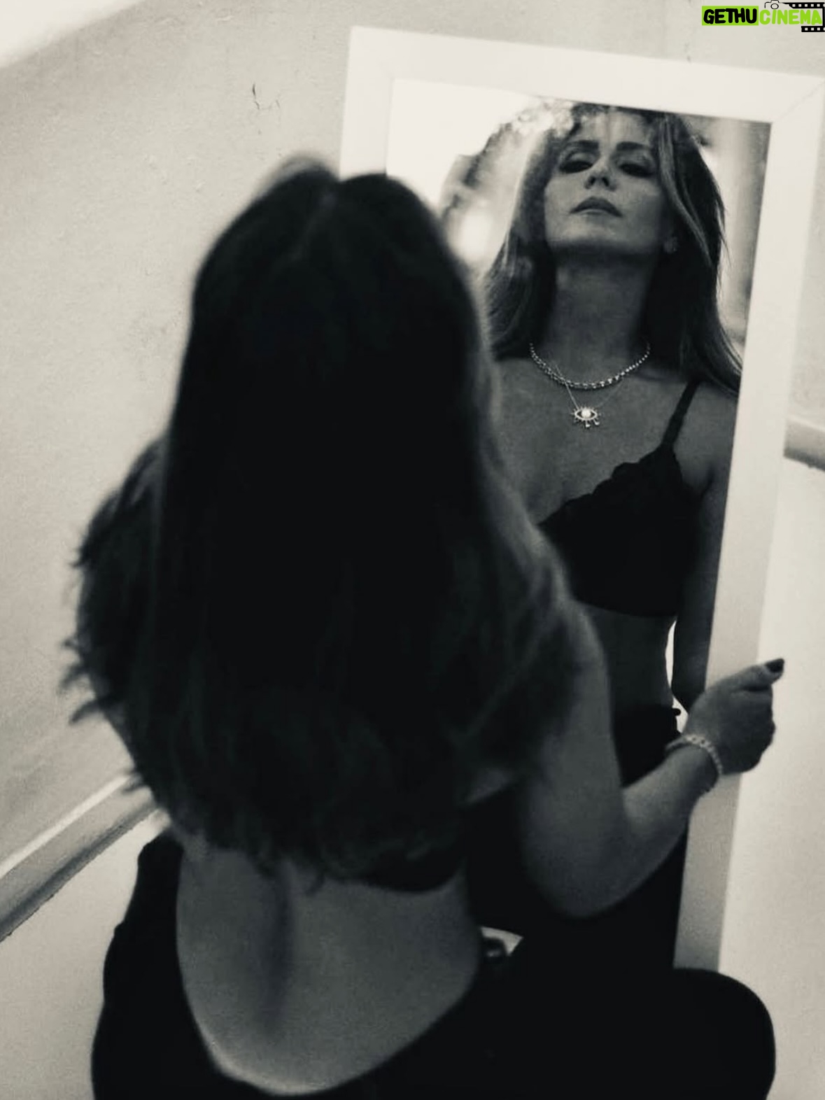 Giovanna Antonelli - 60K Likes - 🌟Feliz Dia do Fotógrafo! 🌟
Acho incrível essa profissão, que nos traduz de tantas formas  diferentes! Selecionei uns ‘achadins’ do meu rolo de câmera!!!! Essas são do meu amigo amado @viniciusmochizuki ♥️📸✨