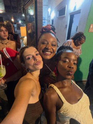 Giovanna Lancellotti Instagram - KAMILA LUIZA, em todas suas versões.
Brilhe muito e voe alto!!! ✨ você merece, garota!!
Gratidão, meus parceiros amados.
DONA DE MIM
219 capítulos
Fim :)