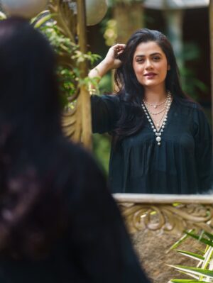Girija Oak Instagram - Just grateful that I get to play dress up for a living ♣️
Featuring @houseofaadyaa’s luxe collection.