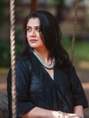 Girija Oak Instagram - Just grateful that I get to play dress up for a living ♣️
Featuring @houseofaadyaa’s luxe collection.