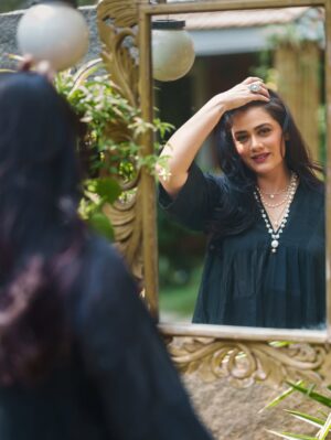 Girija Oak Instagram - Just grateful that I get to play dress up for a living ♣️
Featuring @houseofaadyaa’s luxe collection.