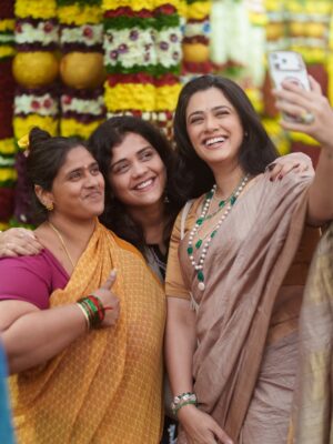 Girija Oak Instagram - @houseofaadyaa shoots are all heart always!

This one was extra special also because we met @manjulaflower, the rockstar who graciously agreed to take a selfie with @sayalee_marathe and I. 
Shot by @reflectionofmymemories 
This is @houseofaadyaa ‘s luxe collection. Do check it out :)