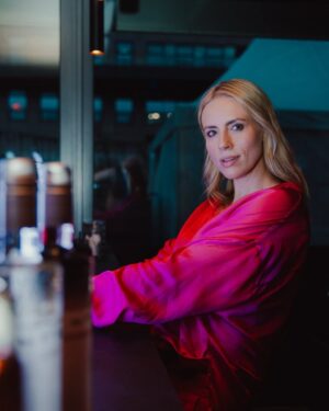 Gisa Zach Instagram - Eingepackt 🛒 💗
Fotos : @frau.aermel 

#summerparty #actress #event #friendship #pier13 #film #tv #werbungwegenmarkennennung