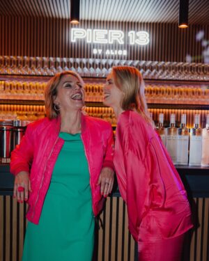 Gisa Zach Instagram - Eingepackt 🛒 💗
Fotos : @frau.aermel 

#summerparty #actress #event #friendship #pier13 #film #tv #werbungwegenmarkennennung