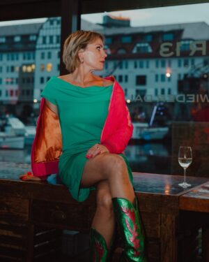 Gisa Zach Instagram - Eingepackt 🛒 💗
Fotos : @frau.aermel 

#summerparty #actress #event #friendship #pier13 #film #tv #werbungwegenmarkennennung