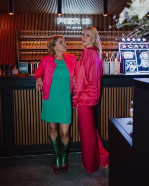 Gisa Zach Instagram - Eingepackt 🛒 💗
Fotos : @frau.aermel 

#summerparty #actress #event #friendship #pier13 #film #tv #werbungwegenmarkennennung