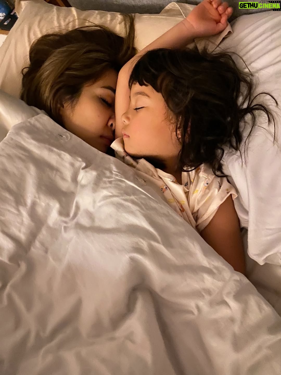 Gisella Anastasia - 108.8K Likes - Sudah sebelas Gem🥹😭

Ngeliatin ini semua di galeri mama dari kemarin, membawa rasa syukur yang luar biasaaaaaaaa…
Manisnya kamu dari kecil..
Bawelnya..
Aktifnya..
Semuanya masi ada sampe sekarang, cuman agak lebih malu aja dikittt 🤏hihi..
Namun tetep sangat gemas dan membanggakan buat mama..

Forever grateful for your presence in my life..

Semoga semakin mandiri, semakin bisa fokus serius dalam mengerjakan apapun😜😜 , semoga bisa bertumbuh baik dan berbuah manis yaa Gem…
Selalu sayang Tuhan, papa dan mama, juga manis dan baik pada semuanya..

Love u tomaaattt gempitong slay gempoh cinta manis cinta karet kesayangan mama pujaan bangsaaaaaaaaaaaaaaaaaa😝😍❤️💕🥹