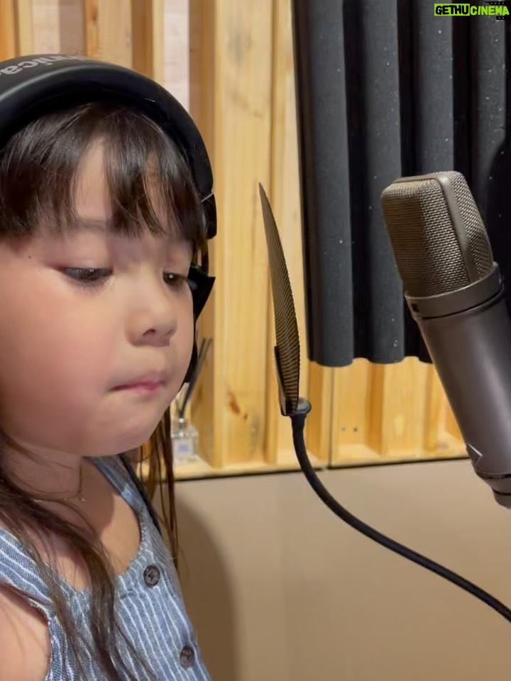 Gisella Anastasia - 108.8K Likes - Sudah sebelas Gem🥹😭

Ngeliatin ini semua di galeri mama dari kemarin, membawa rasa syukur yang luar biasaaaaaaaa…
Manisnya kamu dari kecil..
Bawelnya..
Aktifnya..
Semuanya masi ada sampe sekarang, cuman agak lebih malu aja dikittt 🤏hihi..
Namun tetep sangat gemas dan membanggakan buat mama..

Forever grateful for your presence in my life..

Semoga semakin mandiri, semakin bisa fokus serius dalam mengerjakan apapun😜😜 , semoga bisa bertumbuh baik dan berbuah manis yaa Gem…
Selalu sayang Tuhan, papa dan mama, juga manis dan baik pada semuanya..

Love u tomaaattt gempitong slay gempoh cinta manis cinta karet kesayangan mama pujaan bangsaaaaaaaaaaaaaaaaaa😝😍❤️💕🥹