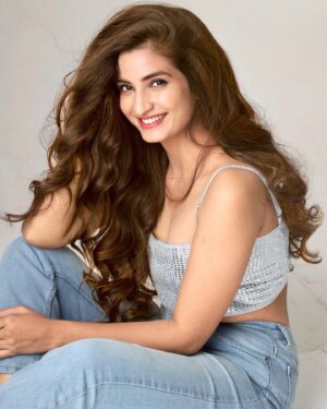 Gitanjali Singh Instagram - It's my favourite time of the year!
Some hairstyles to try this Holiday season šš«
šHair courtesy - Garnier Color Naturals
šShade - Caramel Brown 5.32
#collab #GarnierColorNaturals #LoveYourColor #NewHairNewMe
@garnierindia