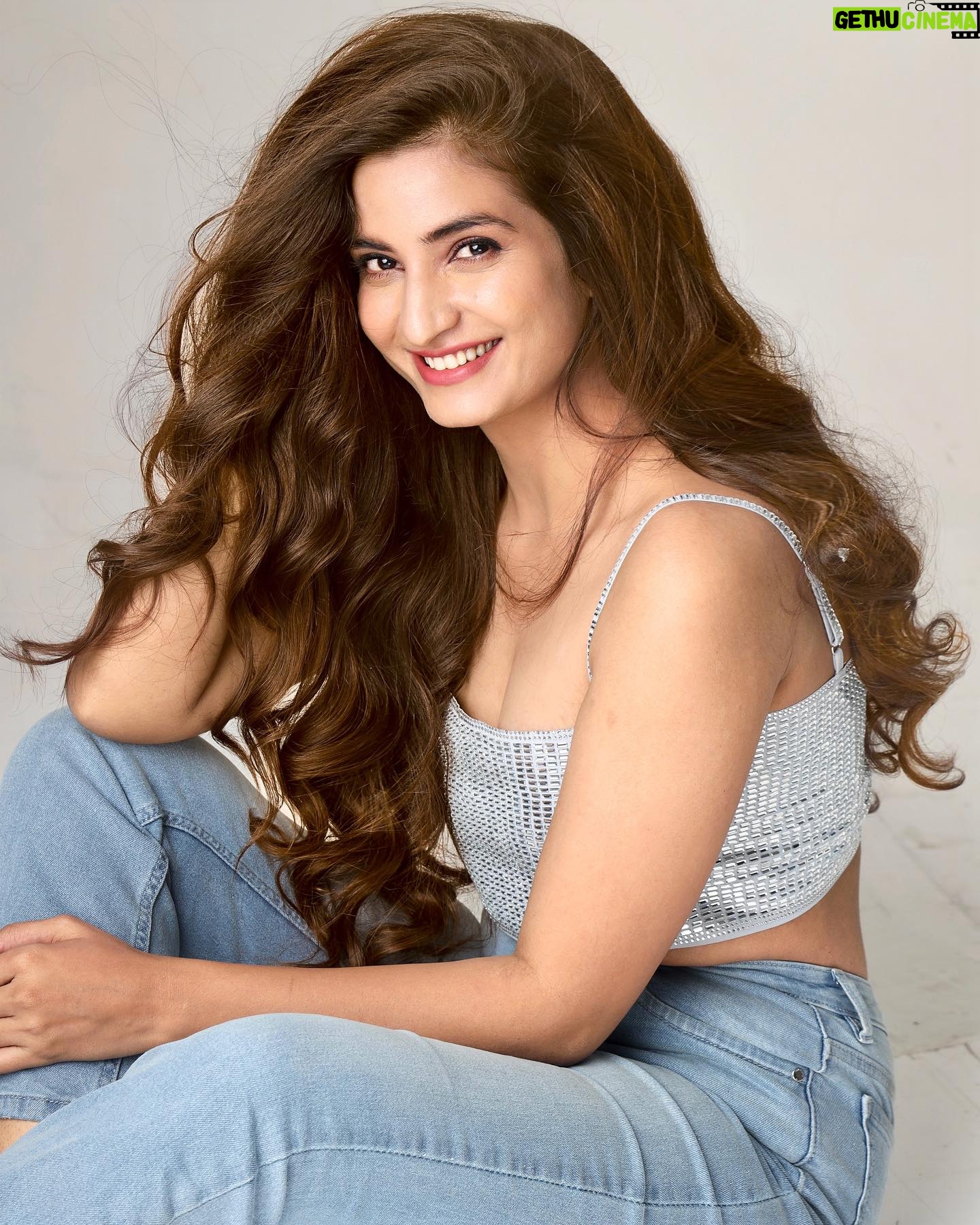 Gitanjali Singh - 7.6K Likes - It's my favourite time of the year! 

Some hairstyles to try this Holiday season 🎄💫

🍀Hair courtesy - Garnier Color Naturals 
🍀Shade - Caramel Brown  5.32

#collab #GarnierColorNaturals #LoveYourColor #NewHairNewMe
@garnierindia