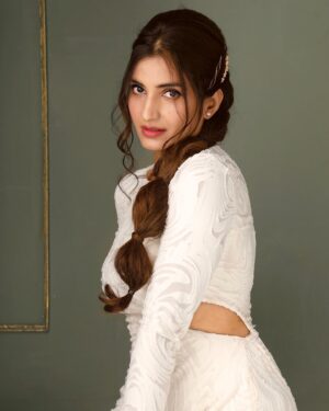 Gitanjali Singh Instagram - It's my favourite time of the year!
Some hairstyles to try this Holiday season šš«
šHair courtesy - Garnier Color Naturals
šShade - Caramel Brown 5.32
#collab #GarnierColorNaturals #LoveYourColor #NewHairNewMe
@garnierindia