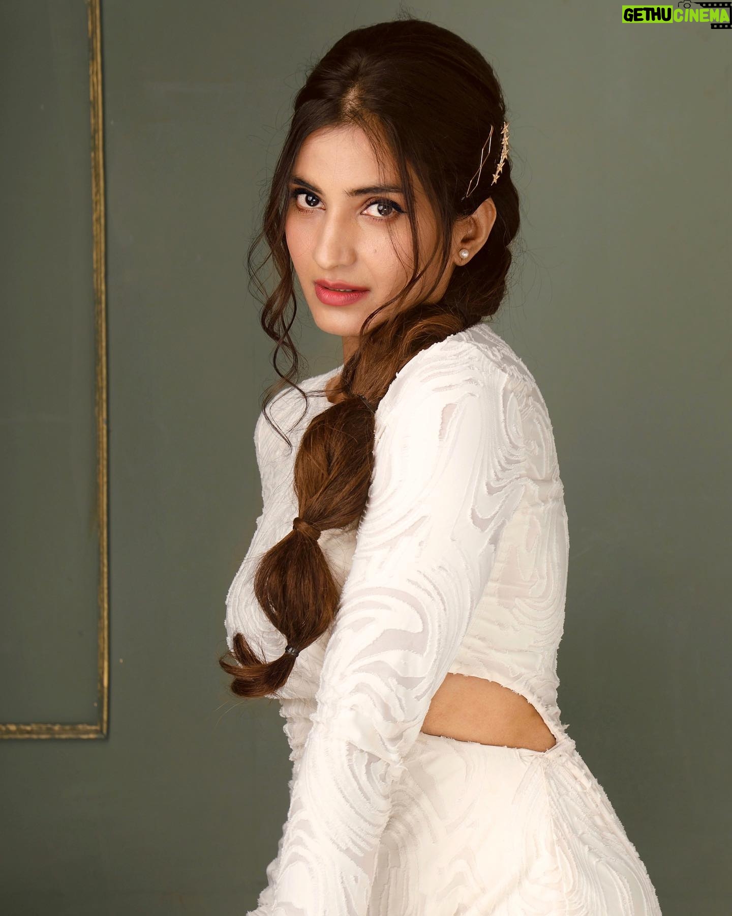Gitanjali Singh - 7.6K Likes - It's my favourite time of the year! 

Some hairstyles to try this Holiday season 🎄💫

🍀Hair courtesy - Garnier Color Naturals 
🍀Shade - Caramel Brown  5.32

#collab #GarnierColorNaturals #LoveYourColor #NewHairNewMe
@garnierindia