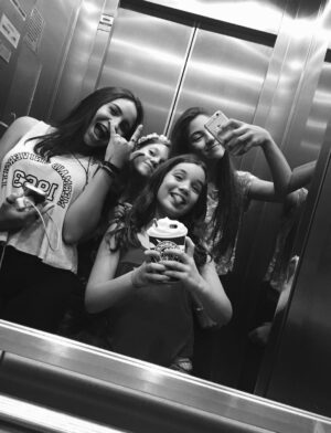 Giulia Benite Instagram - 2016 vibes 🤪🤣❤️