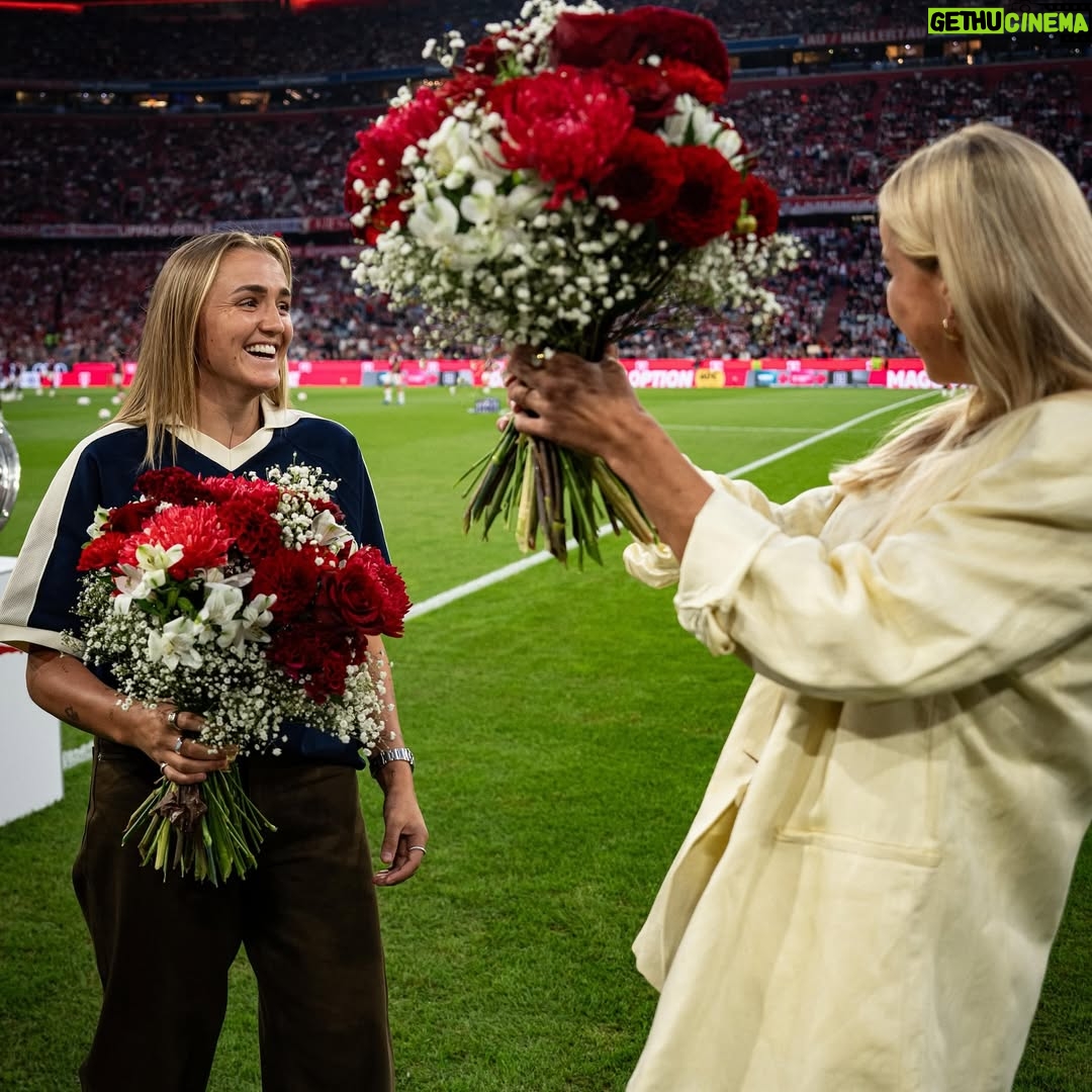 Giulia Gwinn - 92.4K Likes - Danke! ❤️🤍 @fcbayern & @fcbfrauen 

😍🥇🎩 @stanwaygeorgia