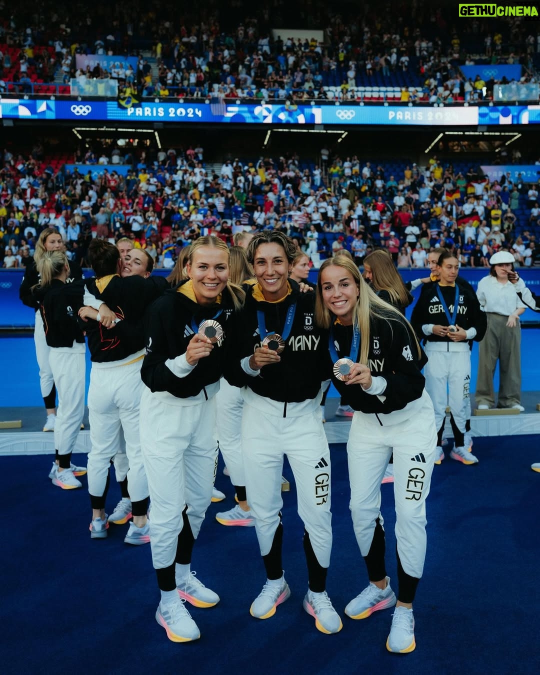 Giulia Gwinn - 95.4K Likes - 𝗶𝘁’𝘀 𝗿𝗲𝗮𝗹 … 🫴🏼🥉