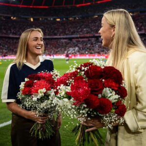 Giulia Gwinn Instagram - Danke! ❤️🤍 @fcbayern & @fcbfrauen 

😍🥇🎩 @stanwaygeorgia