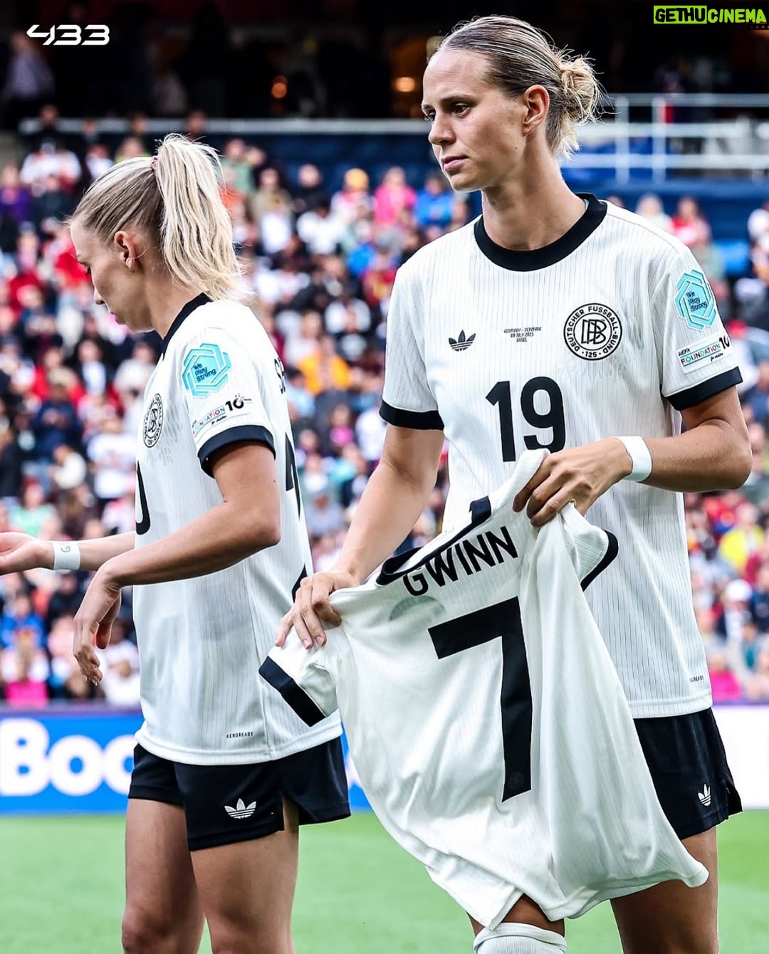 Giulia Gwinn - 100.6K Likes - sooo viel Liebe für dieses Team & euch Fans❤️❤️