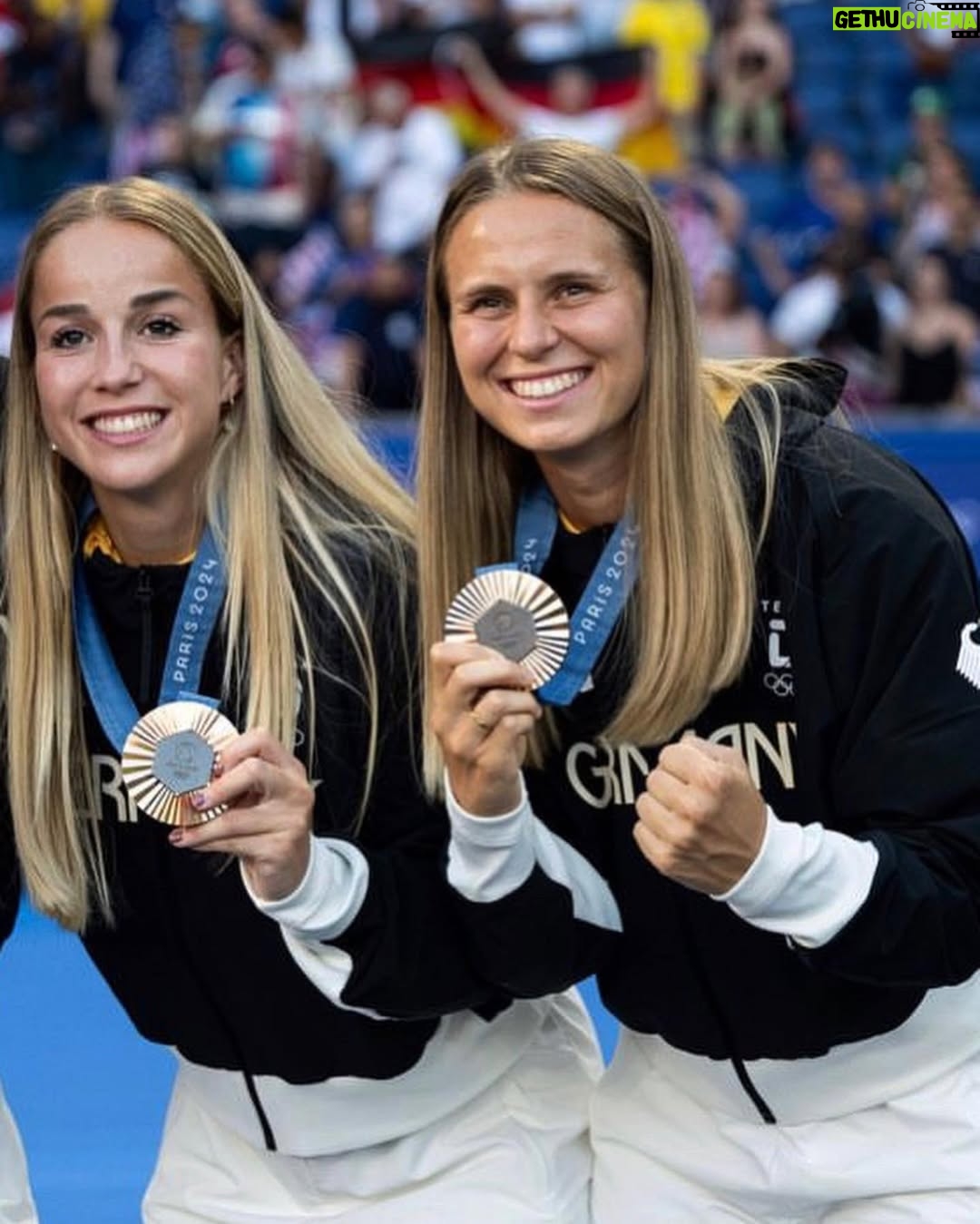 Giulia Gwinn - 95.4K Likes - 𝗶𝘁’𝘀 𝗿𝗲𝗮𝗹 … 🫴🏼🥉