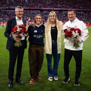 Giulia Gwinn Instagram - Danke! ❤️🤍 @fcbayern & @fcbfrauen 

😍🥇🎩 @stanwaygeorgia
