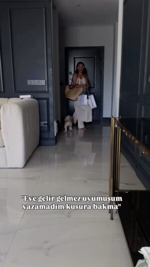 Gizem Denizci Instagram - Yani ancak böyle olması gerekiyordur di mi😅 
.
.
.
.
.
#eğlence #komik #komedi #relatable #reklam değil #relatable #keşfet