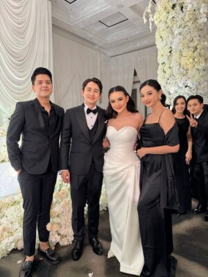 Glenca Chysara Instagram - Selamat menempuh hidup baru @amandamanopo & @kennyauztin 🤍
semoga kalian selalu saling menjadi rumah.
semoga Tuhan selalu merawat cinta kalian.
SAAAAH 💍🤍