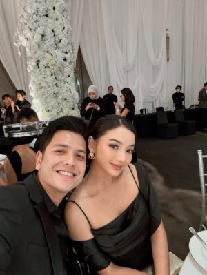 Glenca Chysara Instagram - Selamat menempuh hidup baru @amandamanopo & @kennyauztin 🤍
semoga kalian selalu saling menjadi rumah.
semoga Tuhan selalu merawat cinta kalian.
SAAAAH 💍🤍