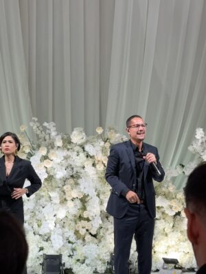Glenca Chysara Instagram - Selamat menempuh hidup baru @amandamanopo & @kennyauztin 🤍
semoga kalian selalu saling menjadi rumah.
semoga Tuhan selalu merawat cinta kalian.
SAAAAH 💍🤍