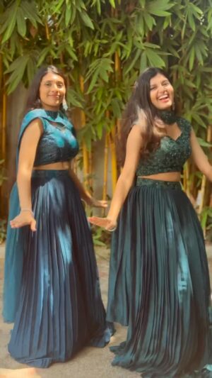 Gouri Gadhuzz Instagram - Vaa vaa😂❤️ #quickone 

Outfit: @ansisiyad ❤️

#fyp #nivy #nivyynivedya