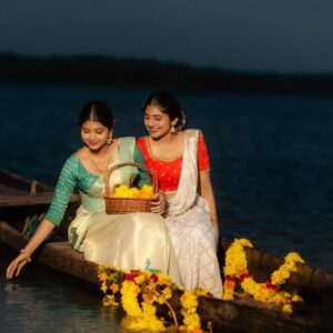 Gouri Gadhuzz Instagram - Happy onam🌼

Pc: @suresh_mukundan_photography 
@mukundanphotography 
💄: @makeover_by_archana 
Gadha’s costume: @ansisiyad 
Nivedya’s costume: @ar_handlooms_kuthampully 

#fyp #onam #nivedya