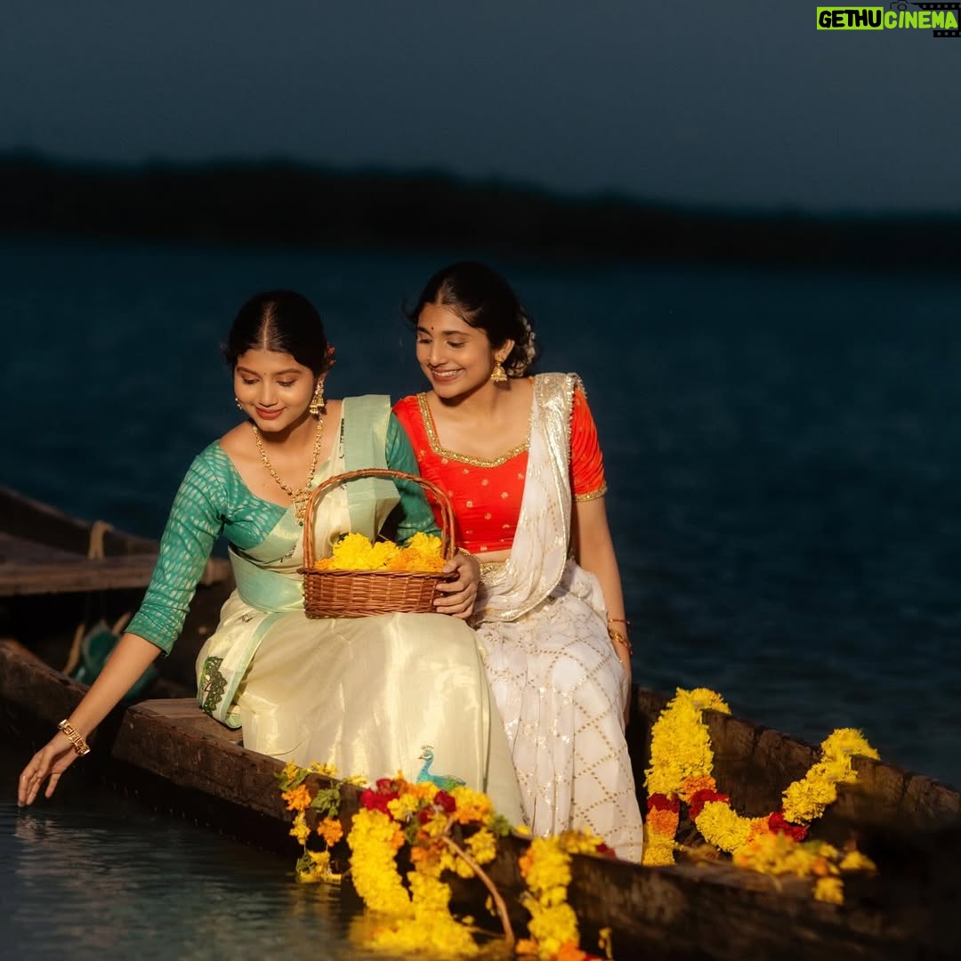 Gouri Gadhuzz - 40K Likes - Happy onam🌼

Pc: @suresh_mukundan_photography 
@mukundanphotography 
💄: @makeover_by_archana 
Gadha’s costume: @ansisiyad 
Nivedya’s costume: @ar_handlooms_kuthampully 

#fyp #onam #nivedya