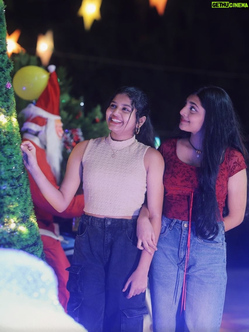 Gouri Gadhuzz - 45K Likes - Merry xmas🧑‍🎄🌲

Pc: @vivek_kovalam