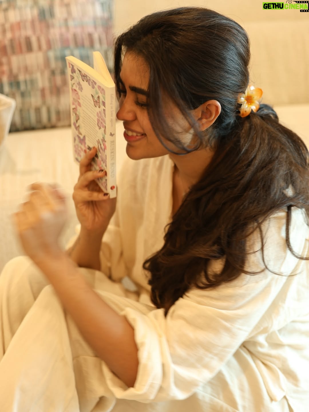 Gowri shruthi - 34.4K Likes - Okay, enough of the sarees and sparkles — meet the off-duty Mili chilling at her home 😌✨”
.
.
#mili #casual #homesweethome