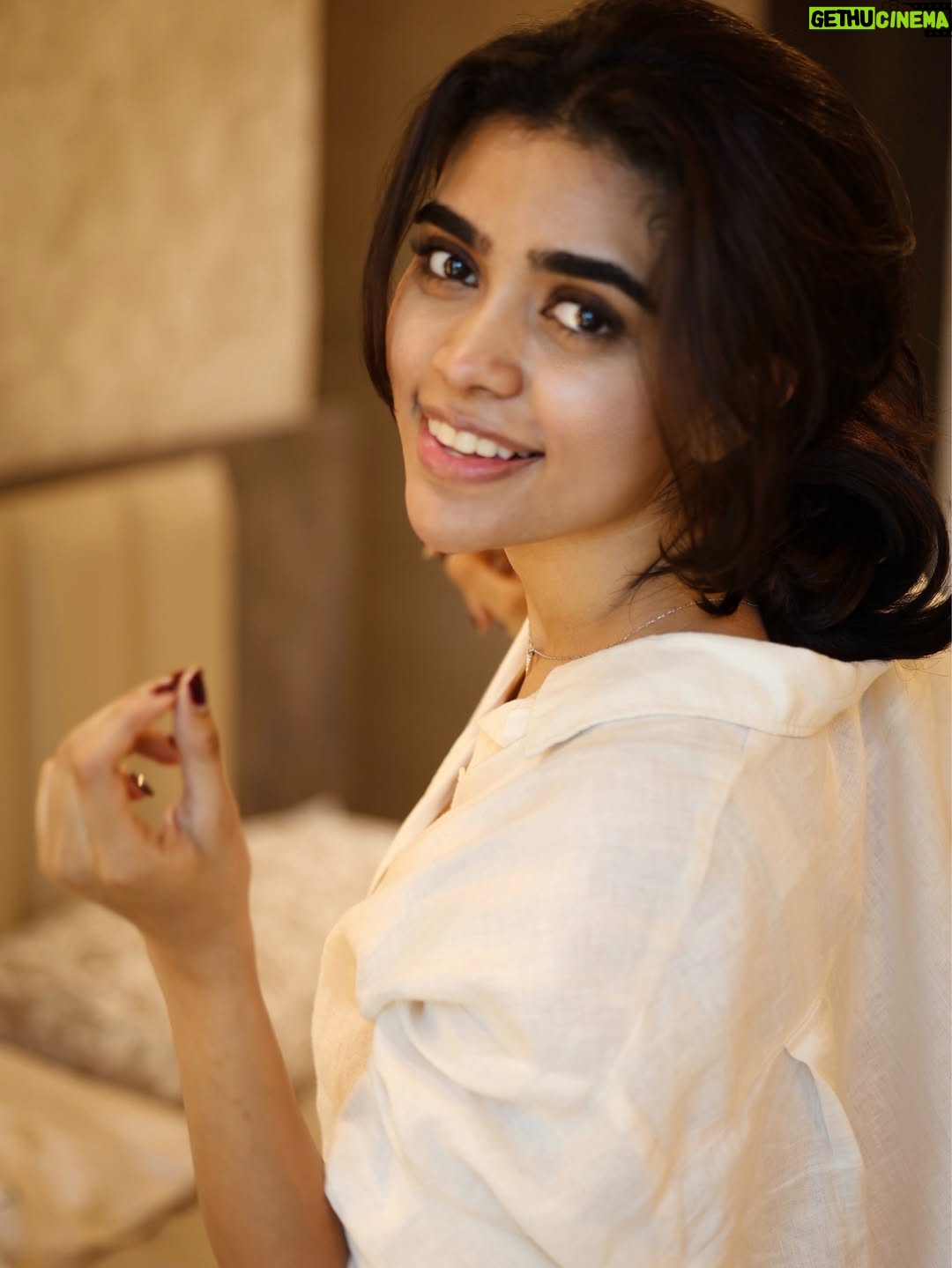 Gowri shruthi - 34.4K Likes - Okay, enough of the sarees and sparkles — meet the off-duty Mili chilling at her home 😌✨”
.
.
#mili #casual #homesweethome