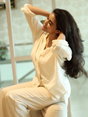 Gowri shruthi Instagram - Okay, enough of the sarees and sparkles — meet the off-duty Mili chilling at her home 😌✨”
.
.
#mili #casual #homesweethome