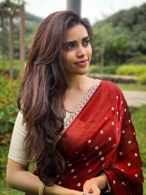 Gowri shruthi Instagram - Forever a saree girlie ♥️🌹
.
.
.
#red #redsaree #foryou