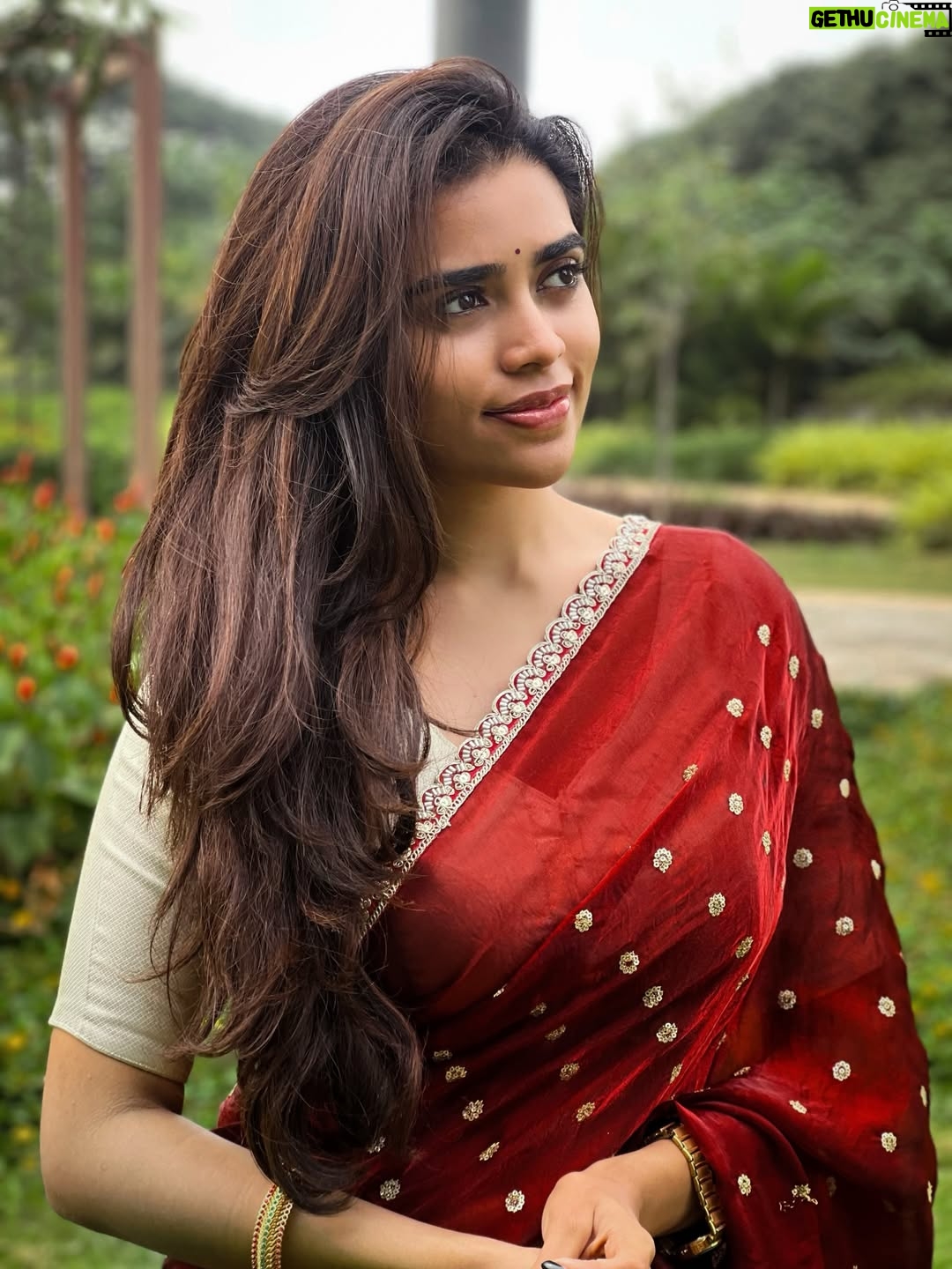 Gowri shruthi - 48.3K Likes - Forever a saree girlie ♥️🌹
.
.
.
#red #redsaree #foryou