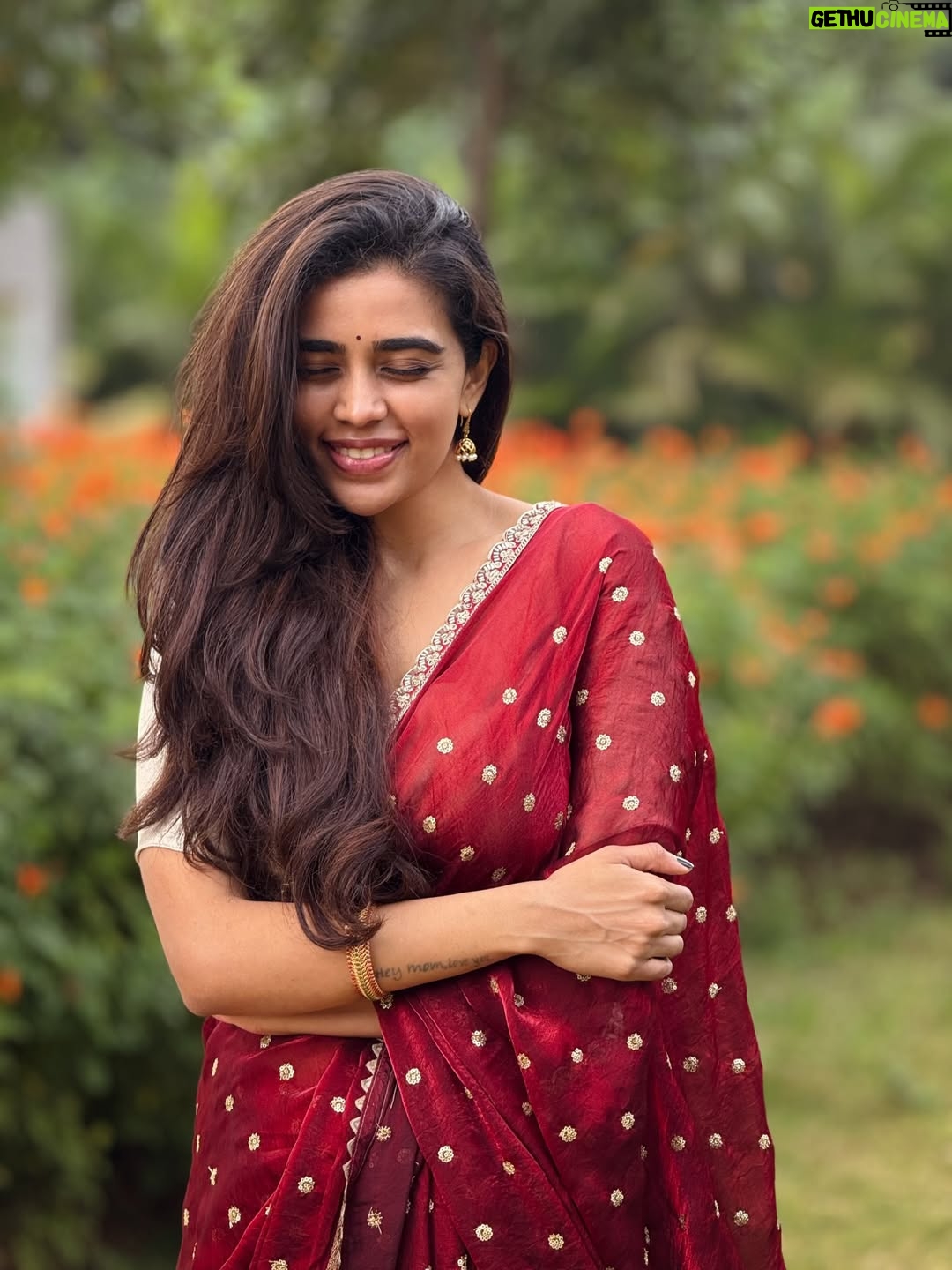 Gowri shruthi - 48.3K Likes - Forever a saree girlie ♥️🌹
.
.
.
#red #redsaree #foryou