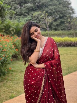 Gowri shruthi Instagram - Forever a saree girlie ♥️🌹
.
.
.
#red #redsaree #foryou