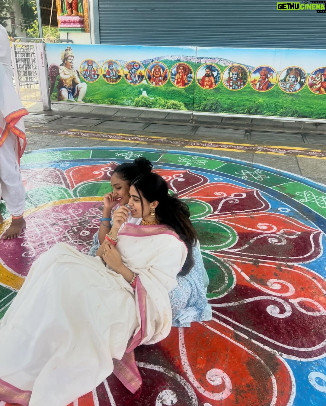 Gowri shruthi - 74K Likes - Tirupati 🛕🪷
.
.
.
#tirupati #southindia #southindiantemple #tirupatibalaji #divine