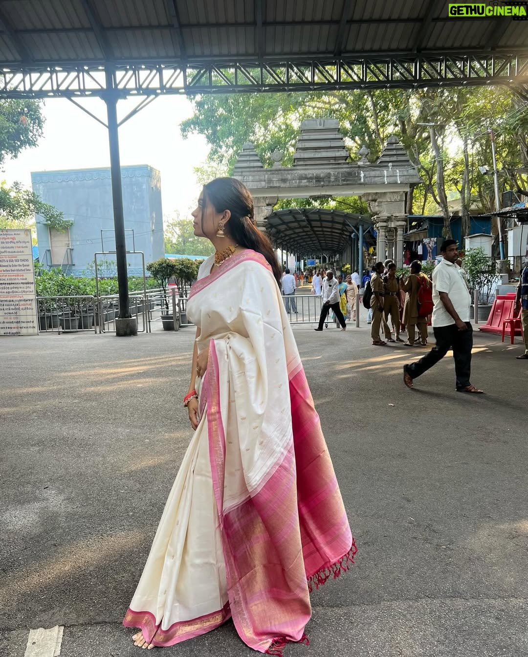 Gowri shruthi - 74K Likes - Tirupati 🛕🪷
.
.
.
#tirupati #southindia #southindiantemple #tirupatibalaji #divine
