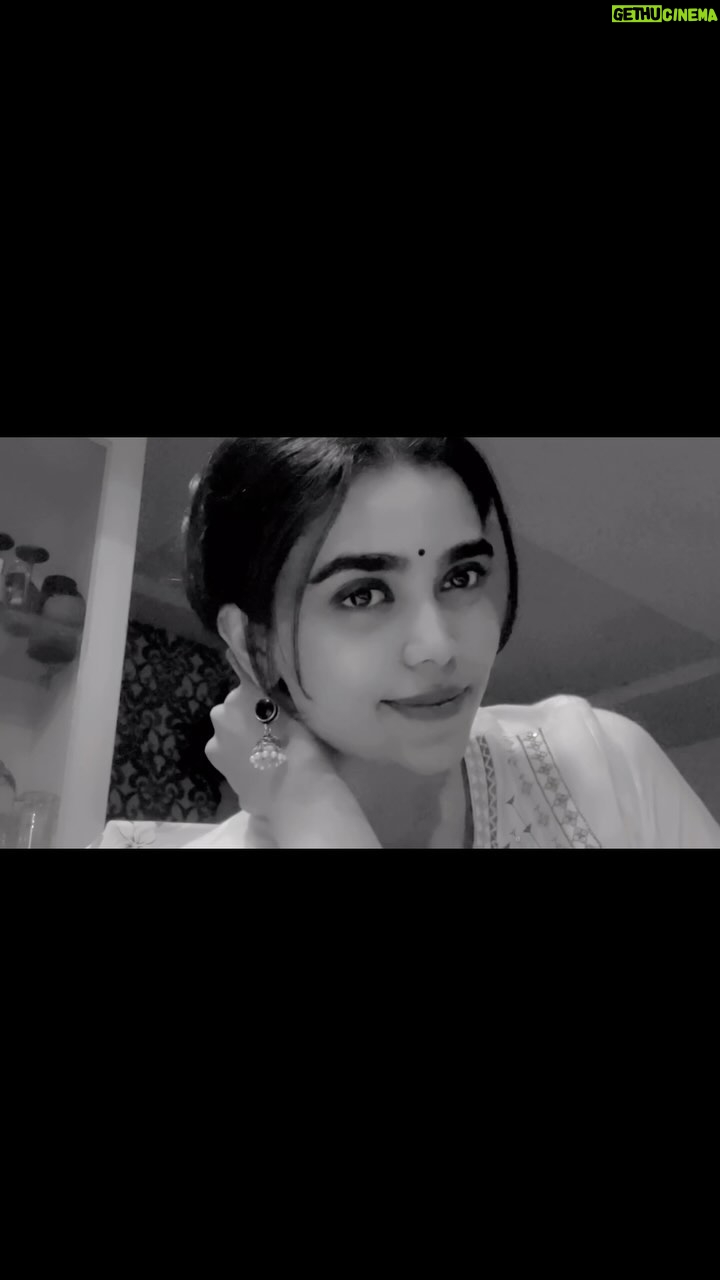 Gowri shruthi - 30.7K Likes - Looking at you looking at me 👀 🖤
.
.
.
#snehithane #blacknwhite #melody